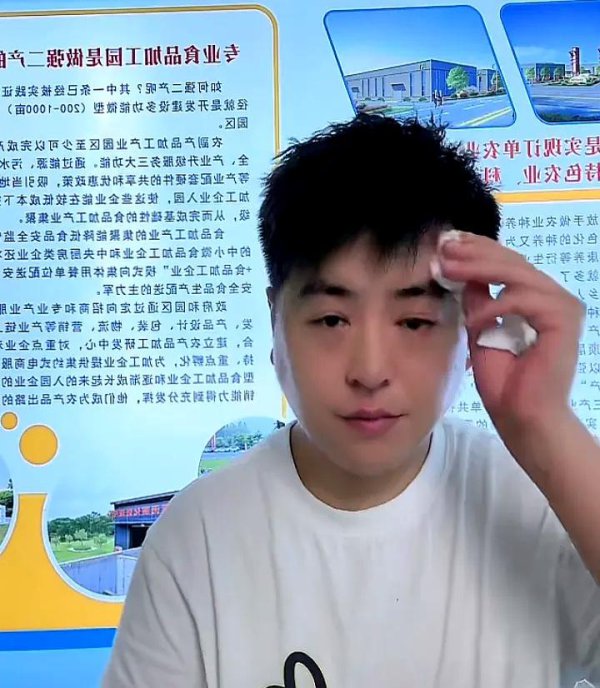 张伦巴口碑崩了，老杨硬把他请到九江？葫芦里卖啥药！